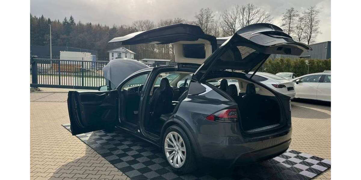 Tesla Model X 145.999 km 42.750 &euro; Emsbüren 48488