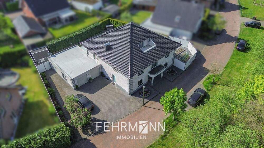 Einfamilienhaus Wettringen - 8 Zimmer, 328 m&sup2;, 699.000&euro; | Angebot:25668209