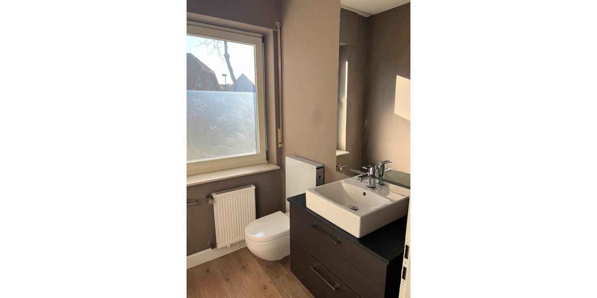 Einfamilienhaus Gronau (Westfahlen) - 10 Zimmer, 300 m&sup2;, 2.700&euro; | Angebot:23702922