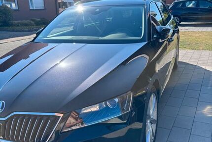 Skoda Superb 124.000 km 14.250 &euro; NEUENKIRCHEN 48485