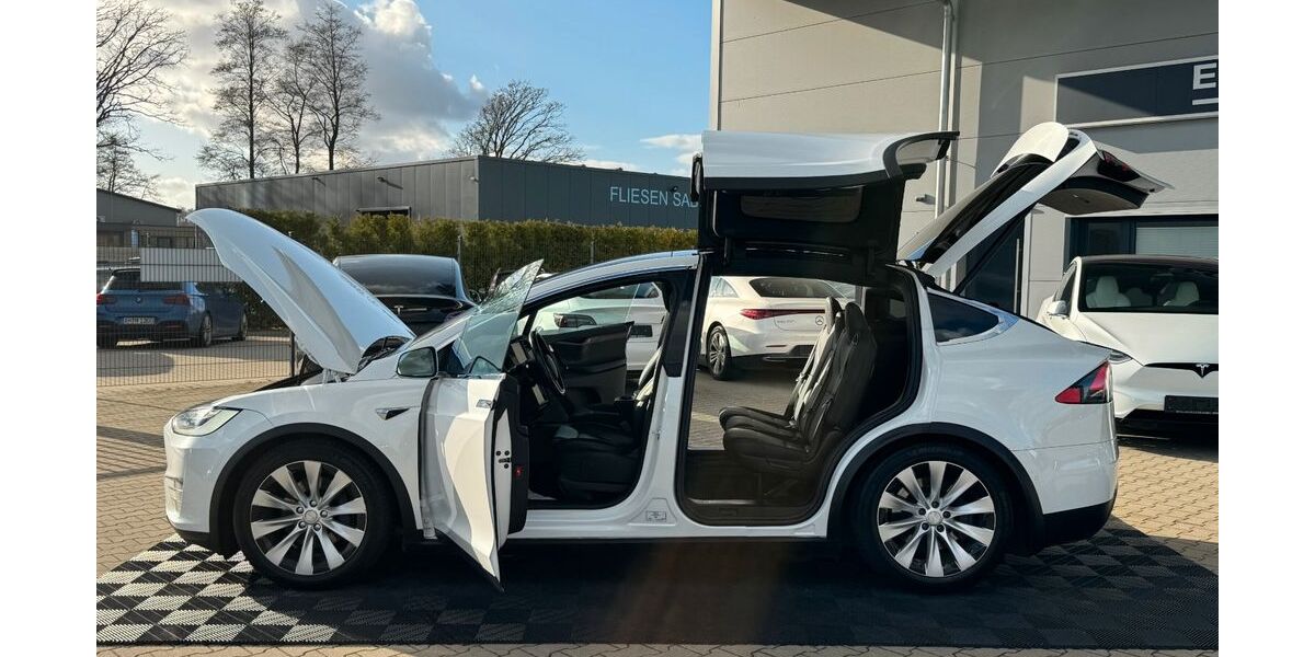 Tesla Model X 99.555 km 45.750 &euro; Emsbüren 48488