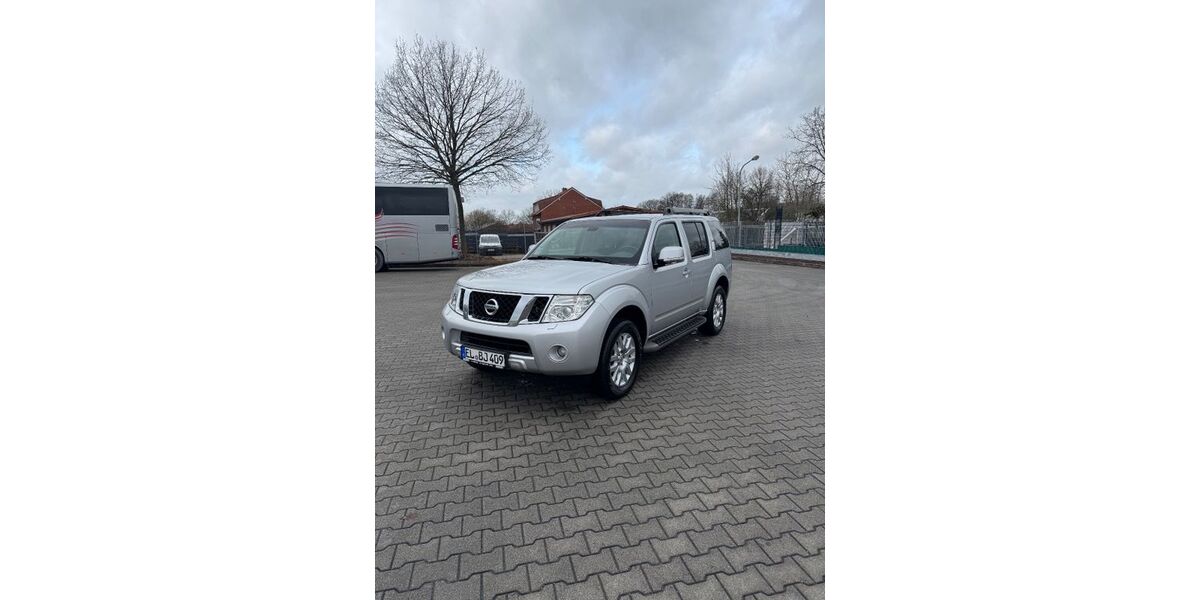 Nissan Pathfinder 153.166 km 17.299 &euro; Ibbenbüren 49479