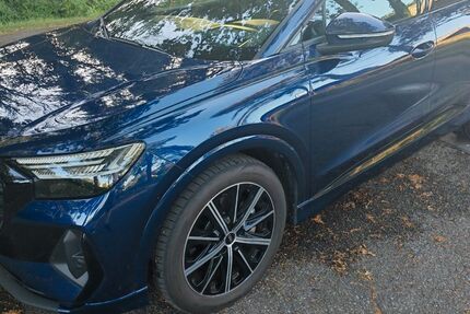 Audi Q4 e-tron 11.898 km 51.940 &euro; Ladbergen 49549