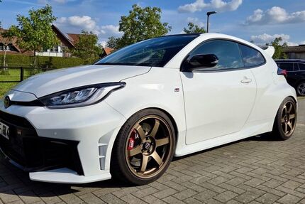 Toyota Yaris 11.990 km 43.490 &euro; Greven 48268