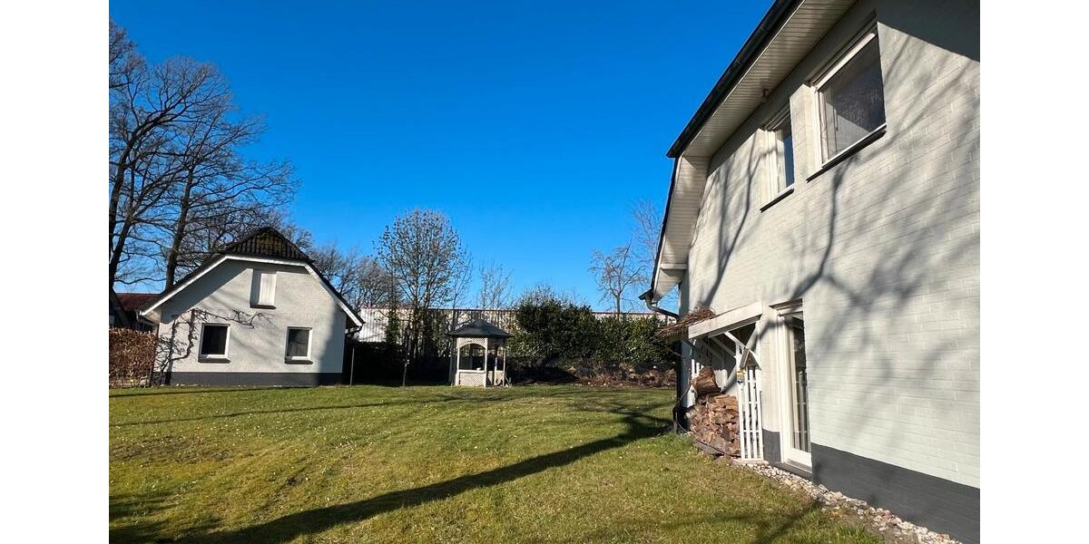 Einfamilienhaus Gronau (Westfahlen) - 10 Zimmer, 300 m&sup2;, 2.700&euro; | Angebot:23702922