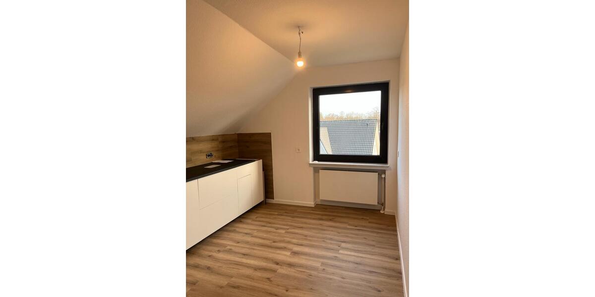 Dachgeschoßwohnung Lingen (Ems) - 3 Zimmer, 89 m&sup2;, 890&euro; | Angebot:26007346