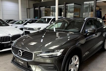 Volvo V60 Cross Country 74.738 km 30.990 &euro; Ibbenbüren 49477