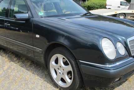 Mercedes-Benz E 200 202.009 km 4.450 &euro; Lingen - Baccum 49811