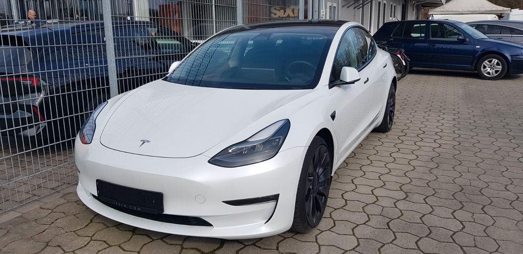 Tesla Model 3 88.741 km 30.490 &euro; Lingen (Ems) 49809