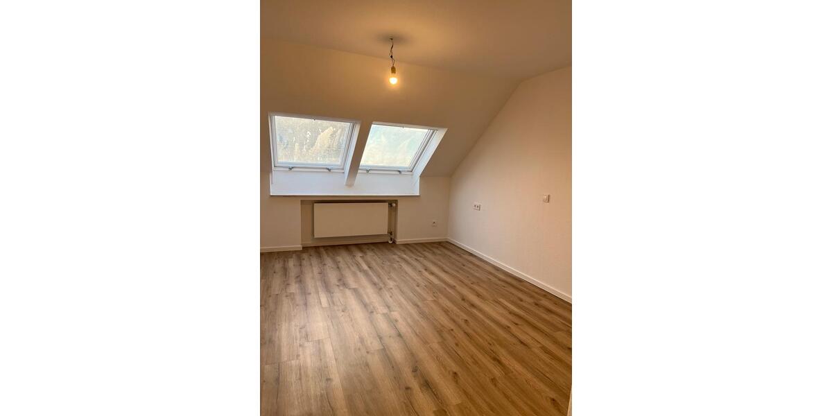 Dachgeschoßwohnung Lingen (Ems) - 3 Zimmer, 89 m&sup2;, 890&euro; | Angebot:26007346