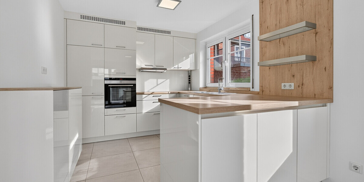 Bezugsfreie 2-Zimmer-Erdgeschosswohnung mit über 30 m² Terrasse und neuwertiger Küche in Rheine - Erdgeschoßwohnung Rheine Rheine | Angebot:27733108