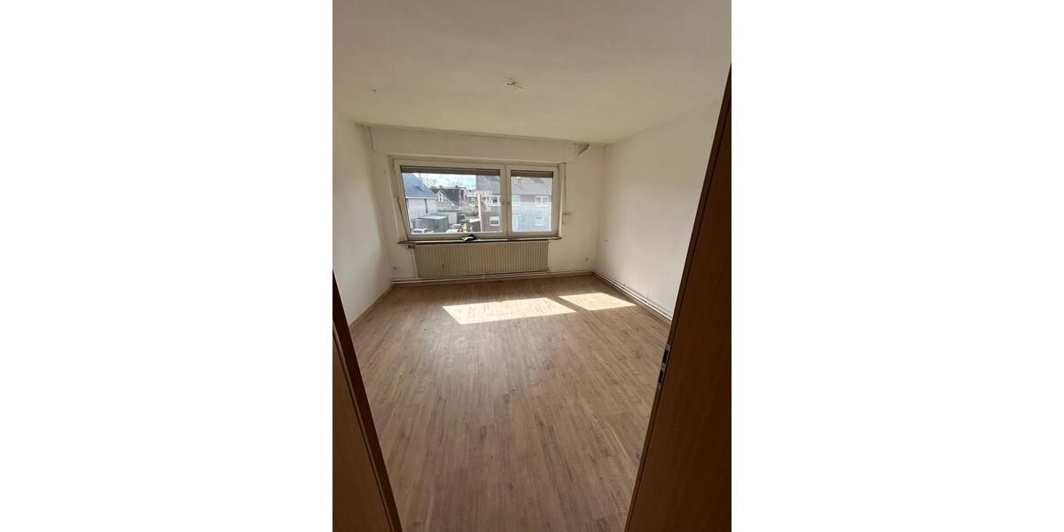 Etagenwohnung Lingen (Ems) - 4 Zimmer, 88 m&sup2;, 750&euro; | Angebot:25904810