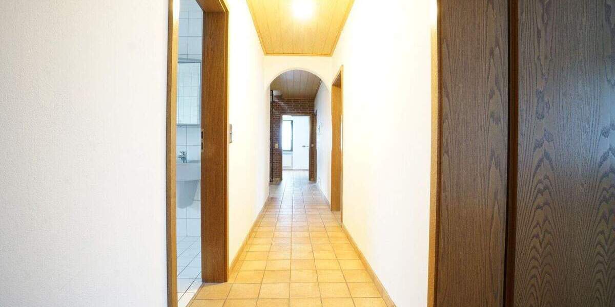 Einfamilienhaus Salzbergen - 9 Zimmer, 241 m&sup2;, 330.000&euro; | Angebot:25698292