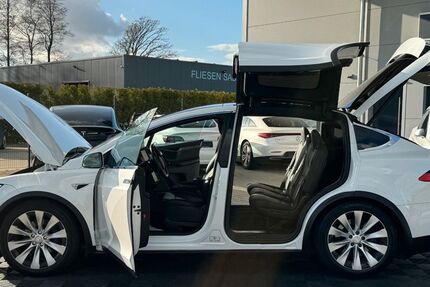 Tesla Model X 99.555 km 46.750 &euro; Emsbüren 48488