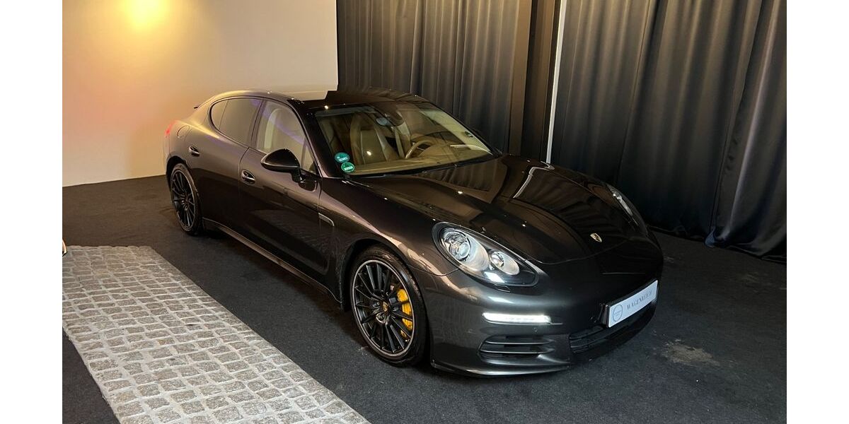 Porsche Panamera 232.000 km 29.990 &euro; Schapen 48480