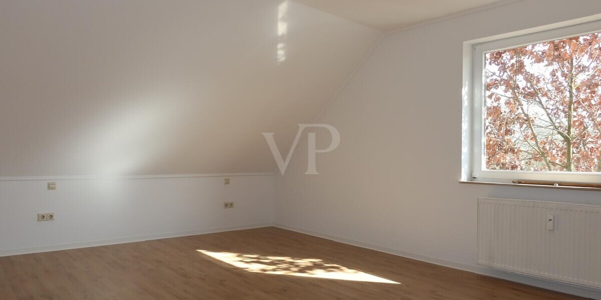 Gut geschnittene 3-Zimmer-Wohnung! – renoviert, gepflegt & sofort verfügbar - Dachgeschoßwohnung Emsbüren | Angebot:25922845