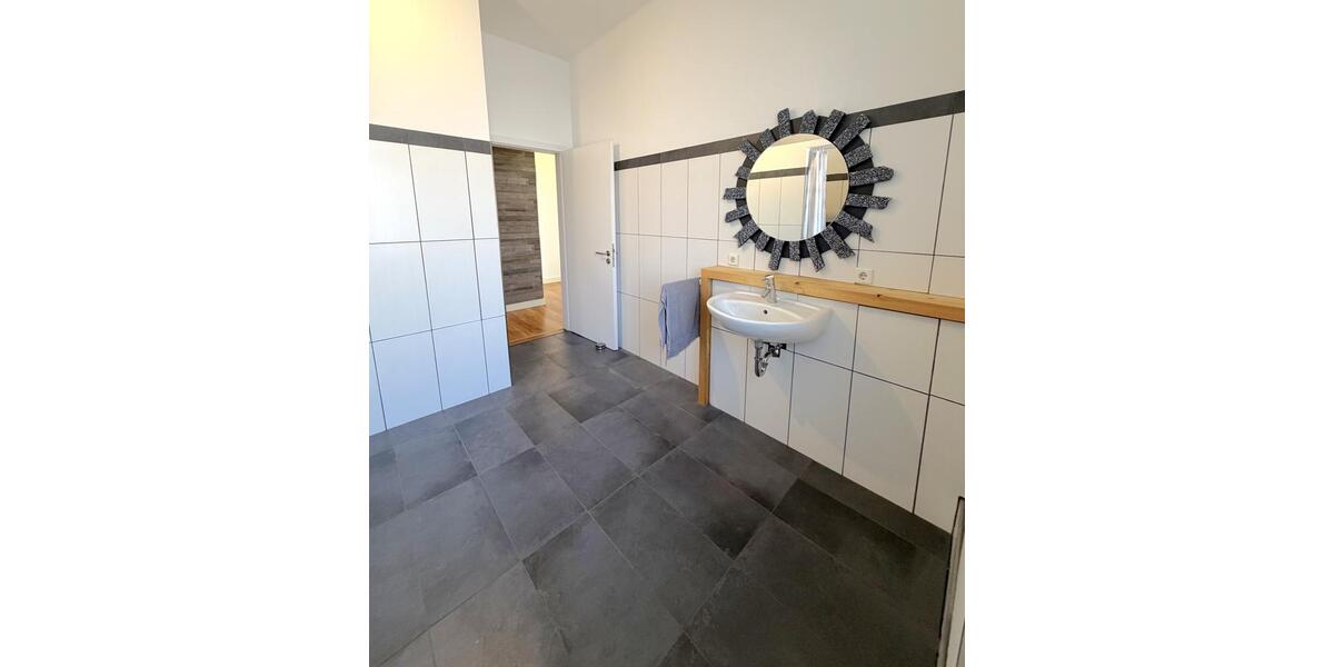 Etagenwohnung Gronau (Westfahlen) - 2 Zimmer, 83 m&sup2;, 700&euro; | Angebot:26003536