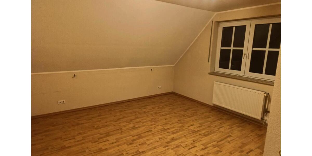 Dachgeschoßwohnung Greven - 5 Zimmer, 120 m&sup2;, 1.200&euro; | Angebot:26062566