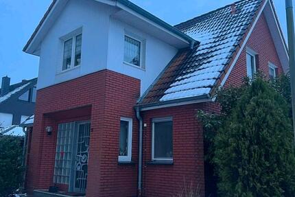 Haus Lingen (Ems) - 8 Zimmer, 250 m&sup2;, 380.000&euro; | Angebot:25722729