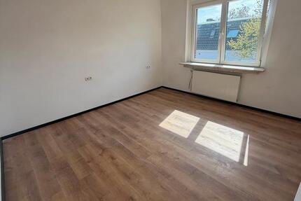 Haus Gronau (Westfahlen) - 8 Zimmer, 250 m&sup2;, 400&euro; | Angebot:26665359