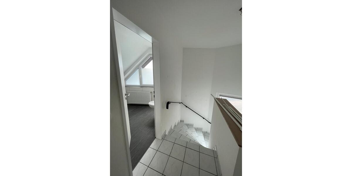 Dachgeschoßwohnung Lingen (Ems) - 3 Zimmer, 86 m&sup2;, 750&euro; | Angebot:25754003